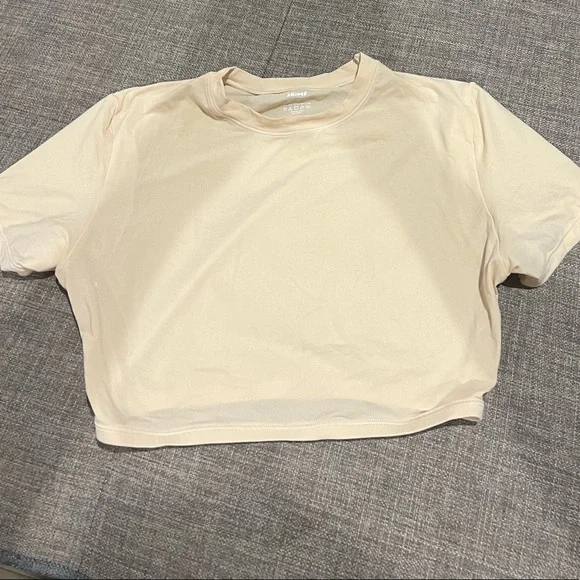 SKIMS SUPER CROPPED T-SHIRT - Picture 3 of 10